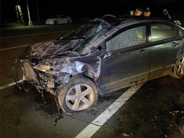 中证50策略 台湾一男子夜晚朝父亲开枪后驾车逃逸，撞电箱身亡！现场曝光